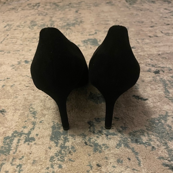 (3/$10) Black Suede Leather Court Heels - CN 41 - Picture 6 of 8